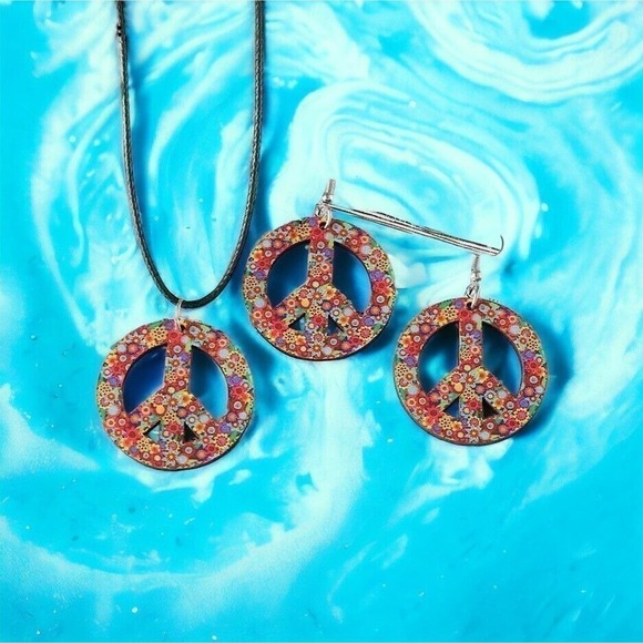 Be On Trend With This Boho Style Necklace And Earrings Peace Sign Made Of Wood - Picture 2 of 6